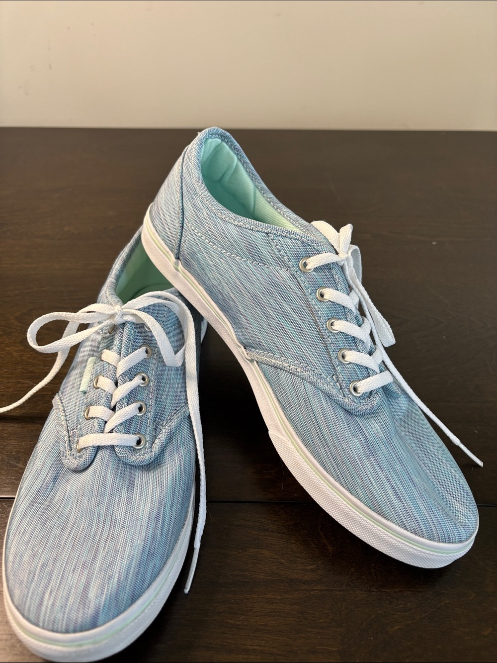 Vans Women's Light Blue Striped Canvas Low-Top Sneakers Size 8.5